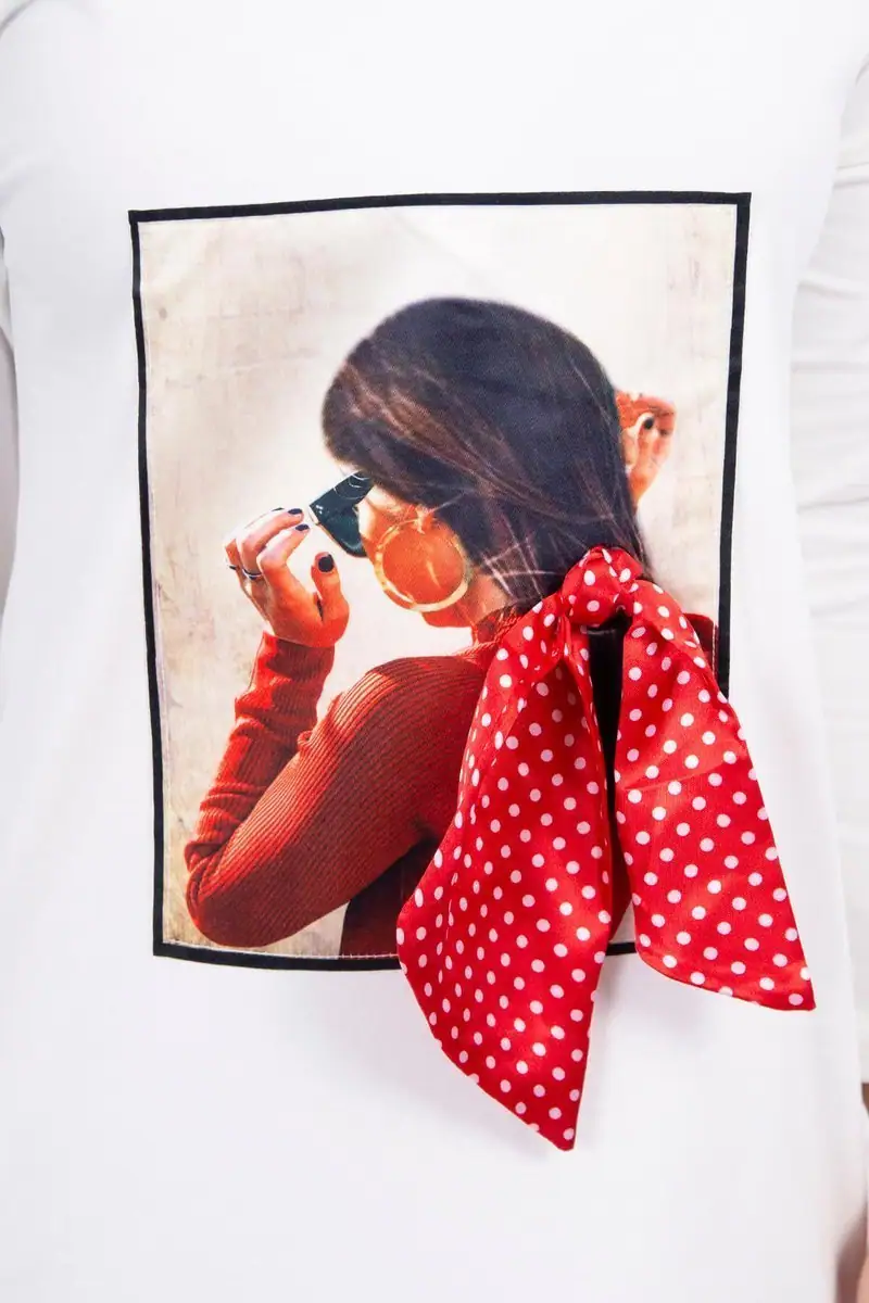 Suknelė su grafiniu 3D aplikacija - spalvų pasirinkimas