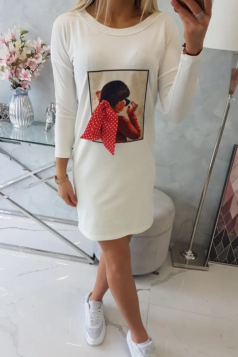 Suknelė su grafiniu 3D aplikacija - spalvų pasirinkimas