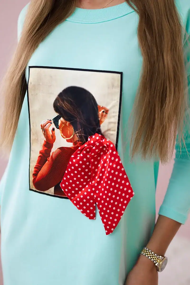 Suknelė su grafiniu 3D aplikacija - spalvų pasirinkimas