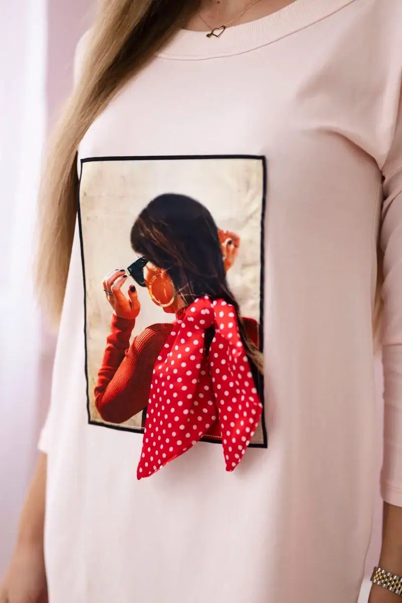 Suknelė su grafiniu 3D aplikacija - spalvų pasirinkimas