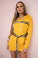 Suknelė puošta stilinga dekoratyvine juostele - spalvų pasirinkimas