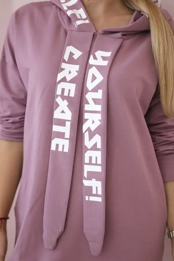 Oversize suknelė su gobtuvu ir užrašais - spalvų pasirinkimas