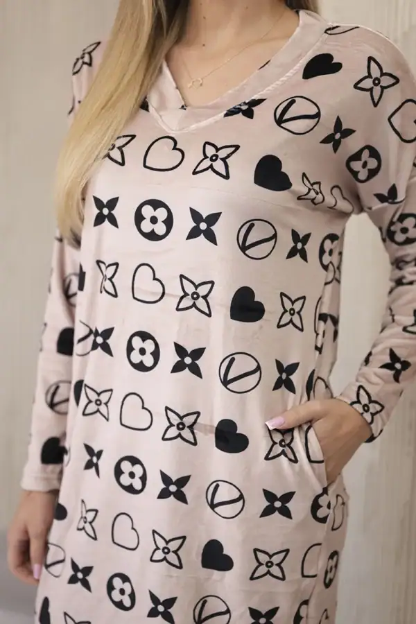 Veliūrinė suknelė su dekoratyviniais raštais - spalvų pasirinkimas