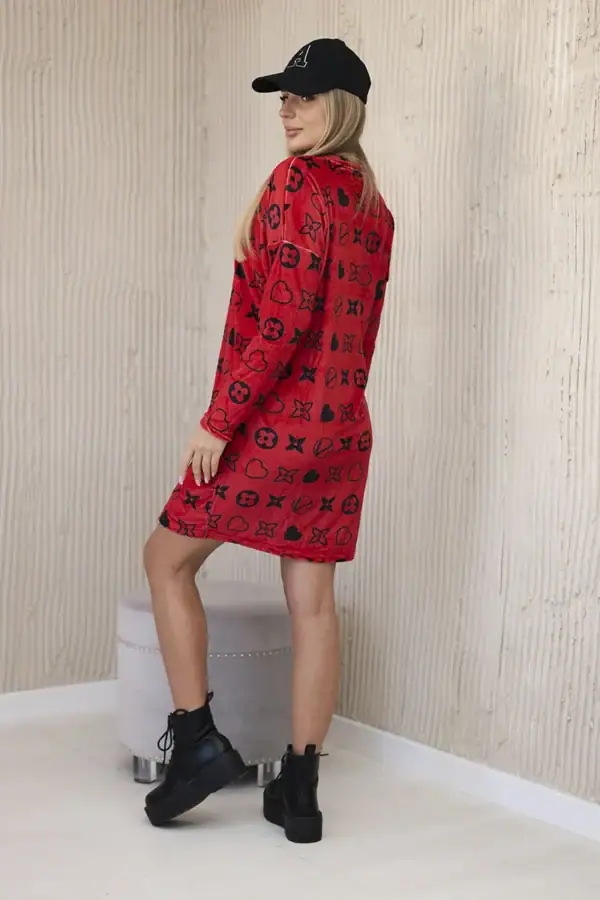 Veliūrinė suknelė su dekoratyviniais raštais - spalvų pasirinkimas