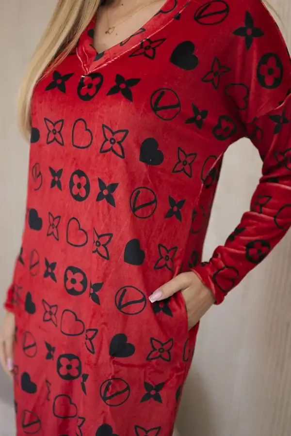 Veliūrinė suknelė su dekoratyviniais raštais - spalvų pasirinkimas