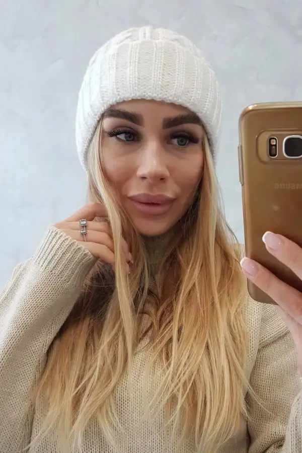 Stilinga kepuraitė Ariana - spalvų pasirinkimas