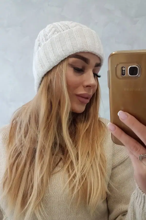 Stilinga kepuraitė Ariana - spalvų pasirinkimas