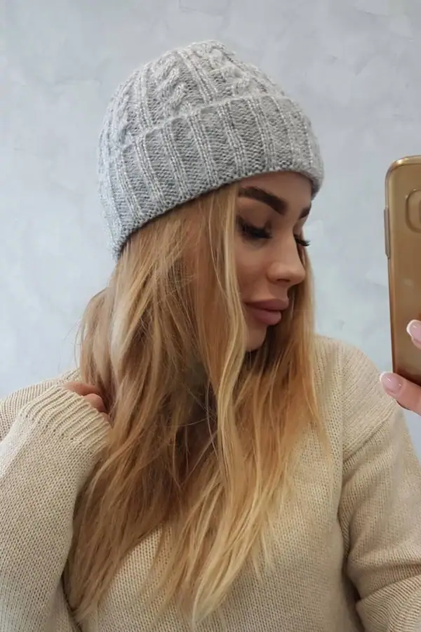 Stilinga kepuraitė Ariana - spalvų pasirinkimas