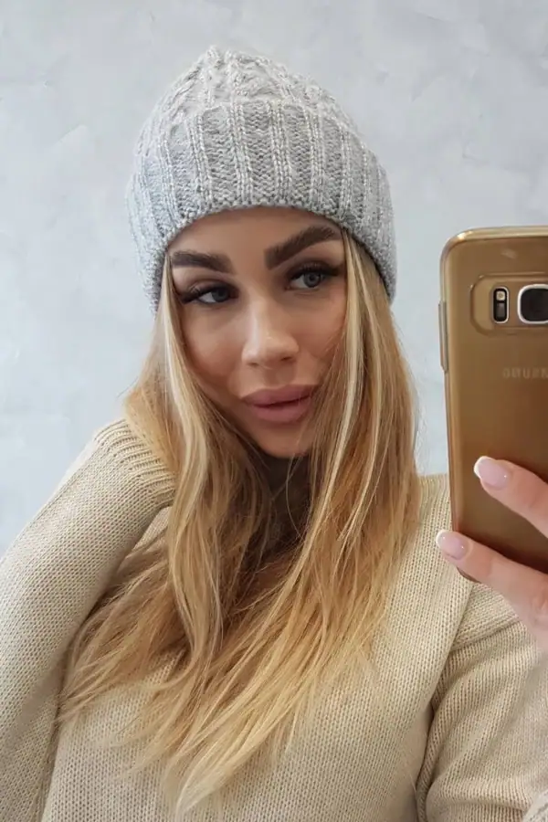 Stilinga kepuraitė Ariana - spalvų pasirinkimas