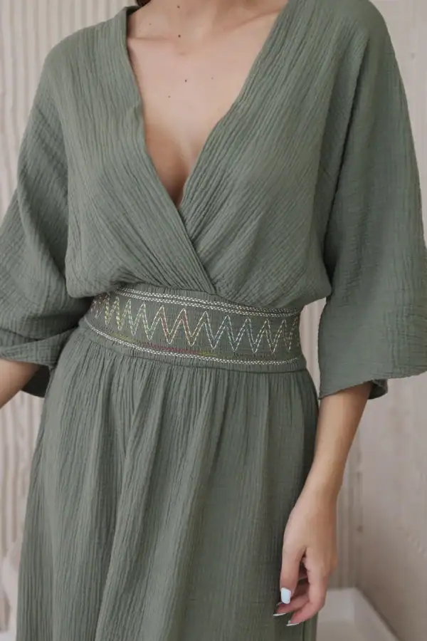 Muslino suknelė su siuvinėjimais ties juosmeniu - spalvų pasirinkimas