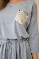 Suknelė su su blizgančia kišene - spalvų pasirinkimas