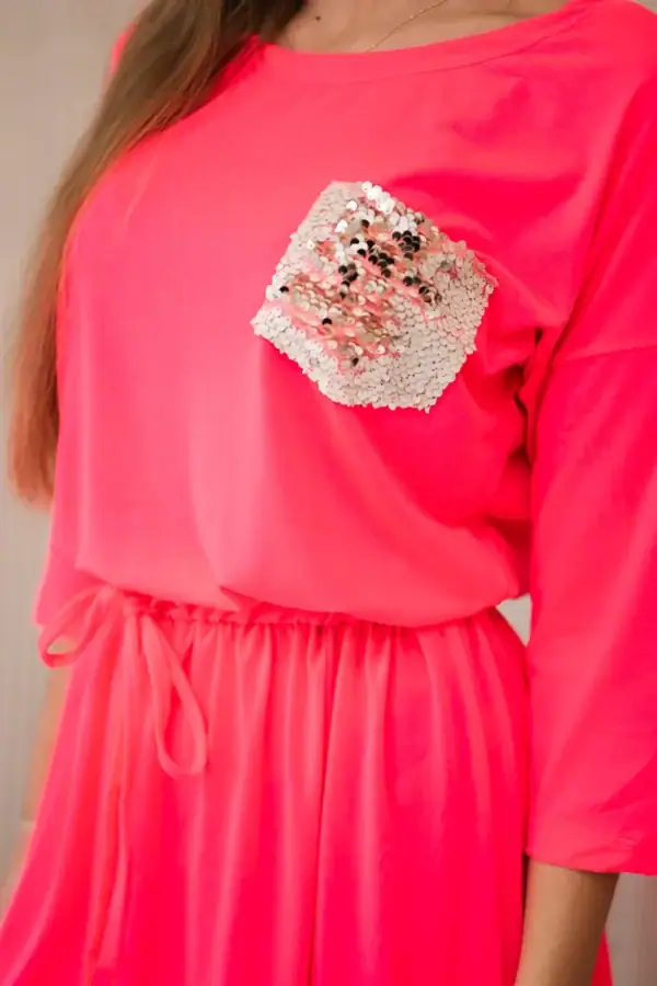 Suknelė su su blizgančia kišene - spalvų pasirinkimas