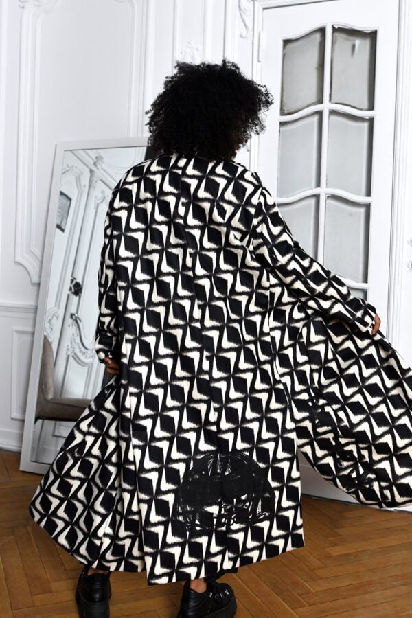 Juodos spalvos paltas Lumi – Miss City