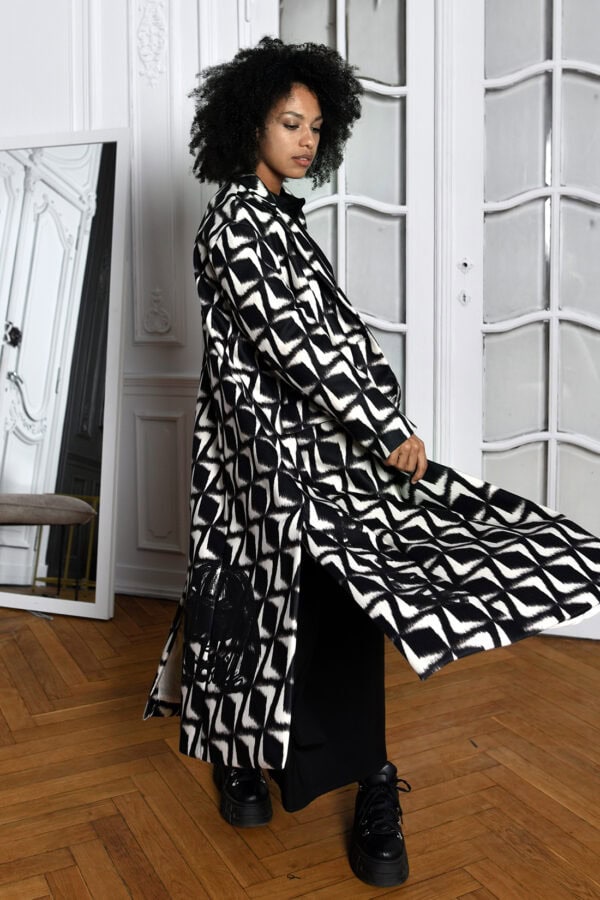 Juodos spalvos paltas Lumi – Miss City