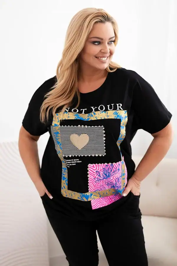 Plus Size marškinėliai su auksiniu užrašu - juoda
