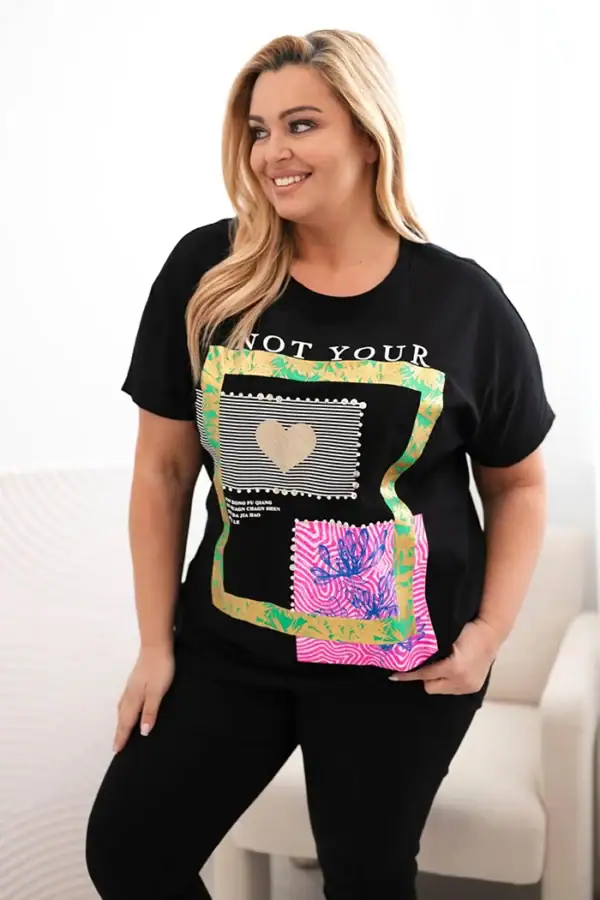 Plus Size marškinėliai su auksiniu užrašu - juoda