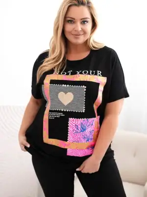 Plus Size marškinėliai su auksiniu užrašu - juoda