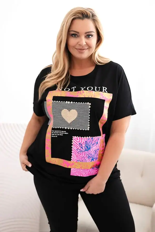 Plus Size marškinėliai su auksiniu užrašu - juoda