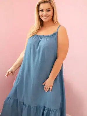 Plus size suknelė su petnešėlėmis ir raukiniais - dvi spalvos